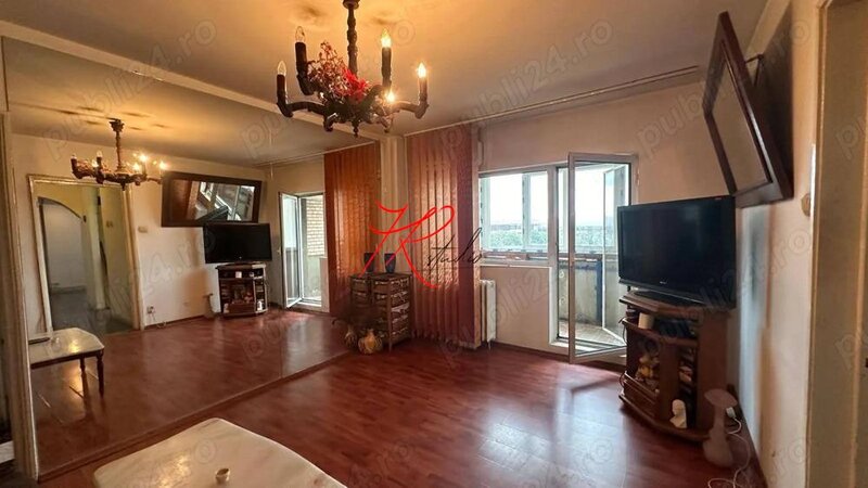 Teiul Doamnei, vanzare apartament 4 camere.