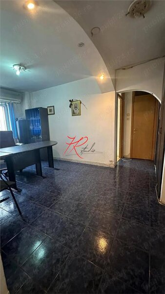 Teiul Doamnei, vanzare apartament 4 camere.