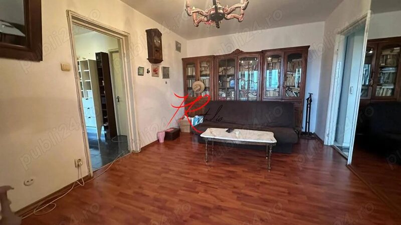 Teiul Doamnei, vanzare apartament 4 camere.