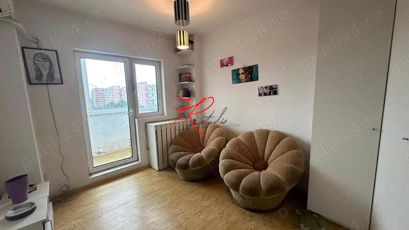 Teiul Doamnei, vanzare apartament 4 camere.