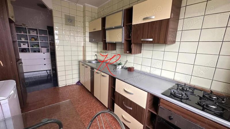 Teiul Doamnei, vanzare apartament 4 camere.